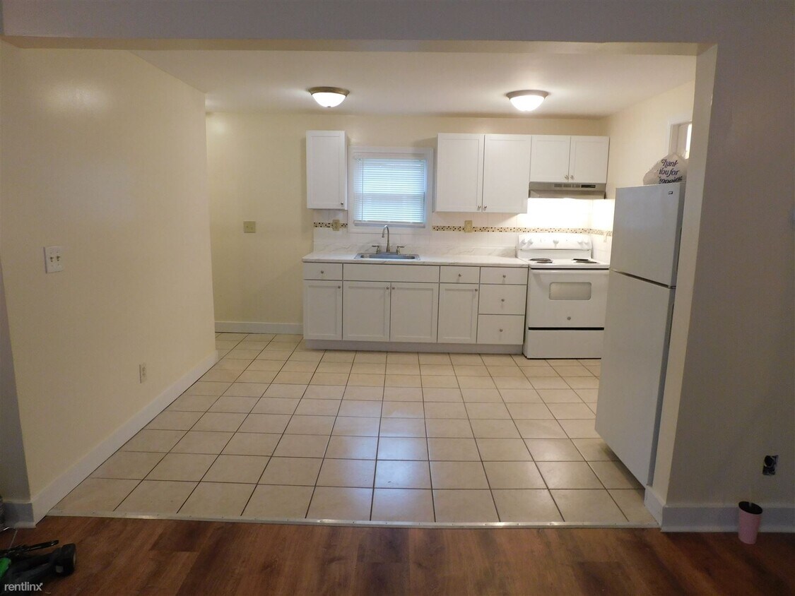 Primary Photo - 4 br, 1 bath Duplex - 111 Fairmont Ave Fl 2
