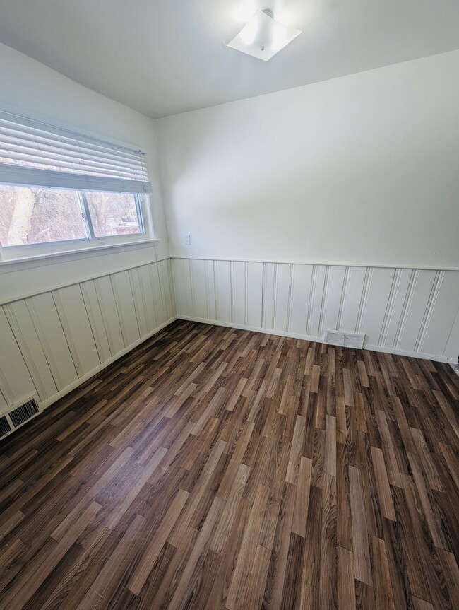 Building Photo - 1196 E Coldwater Rd