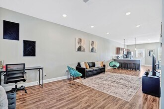 Building Photo - 541 New S Dr