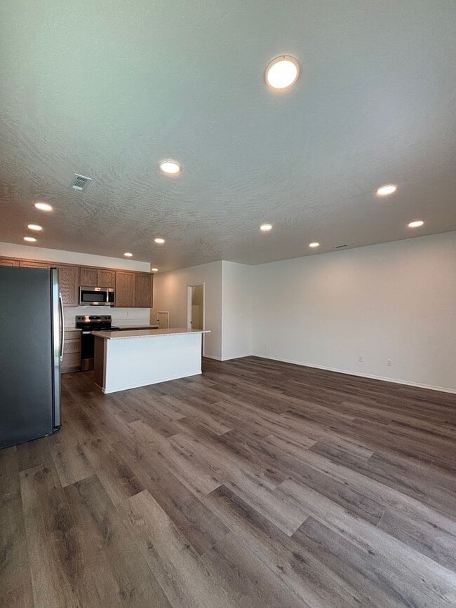 Building Photo - Brand New Corner Townhome!