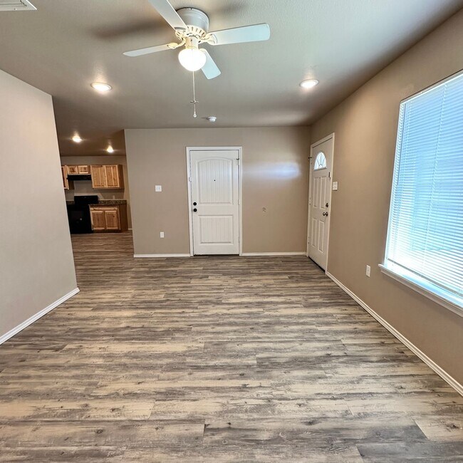 Foto del edificio - $99 Move In Special With 13 Month Lease!