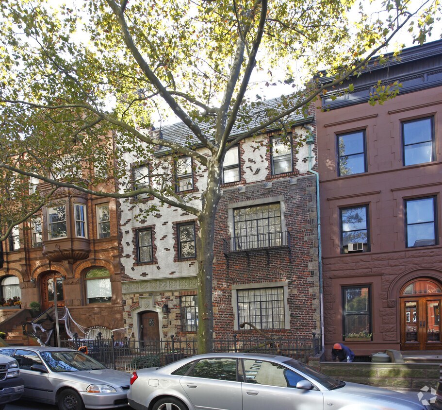 Primary Photo - 874 President St