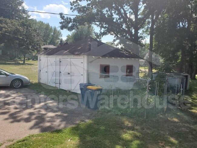 Foto del edificio - 608 Red Wing Ave