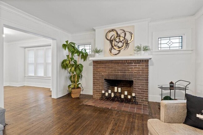 Foto del edificio - 63 Genesee Park Blvd