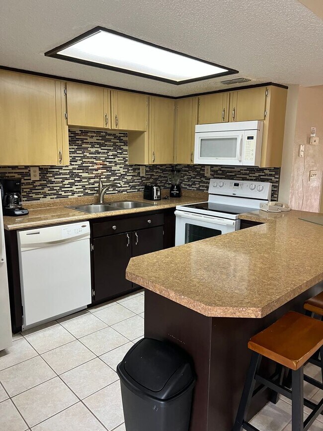 Foto del edificio - PENDING 2 bedroom 2 bath for rent lease 27...