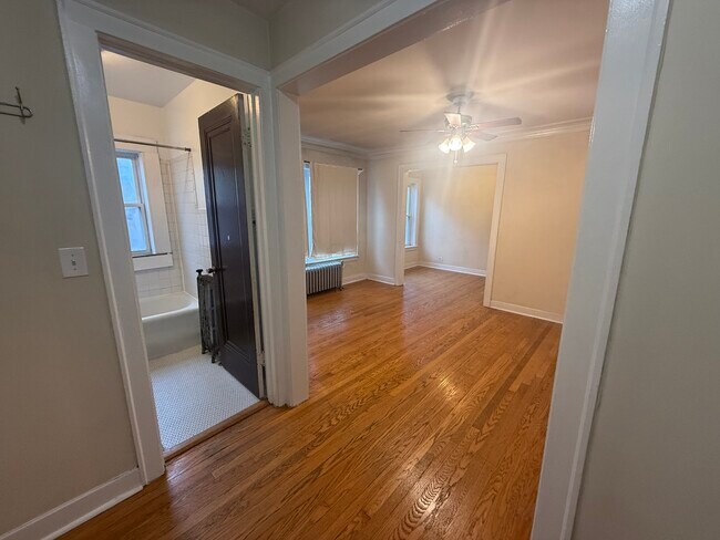 Foto del edificio - 18 E Northwest Hwy