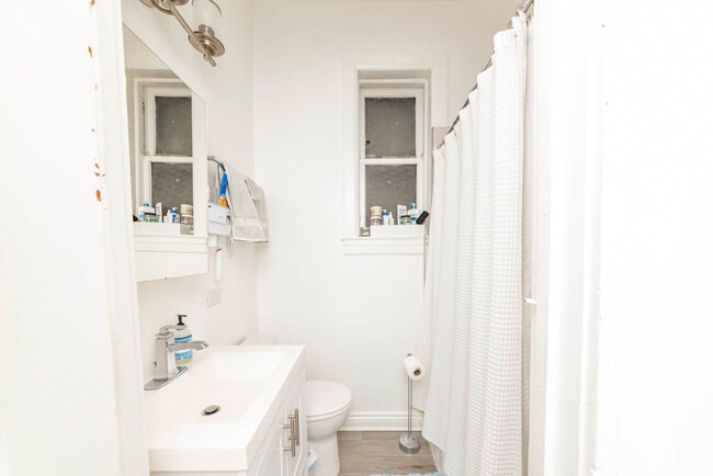 Foto del edificio - 1722 N Mohawk St