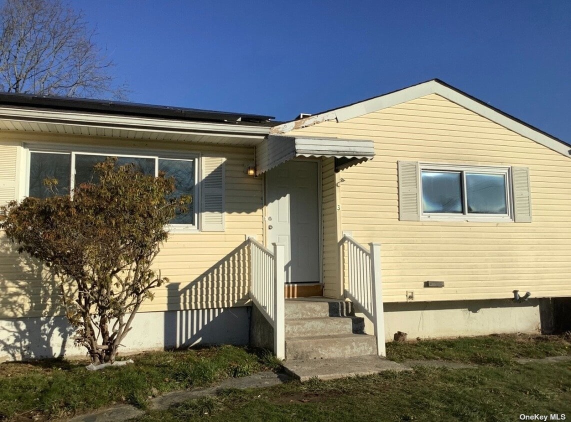 253 Hampton Ave, East Patchogue, NY 11772 House Rental in East