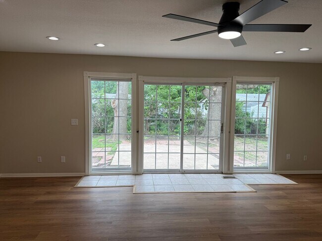 Foto del edificio - Welcome to this charming 3 bedroom, 2 bath...