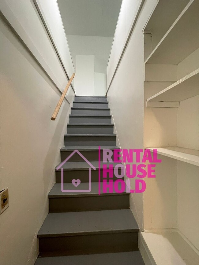 Foto del edificio - ~ 3 BEDROOM 1 BATH BUNGALOW FREE PRE-SCREEN