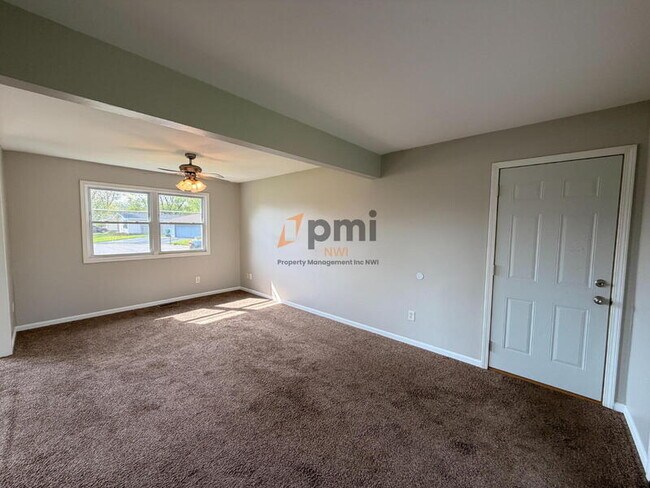 Foto del edificio - 365 Raven Ct