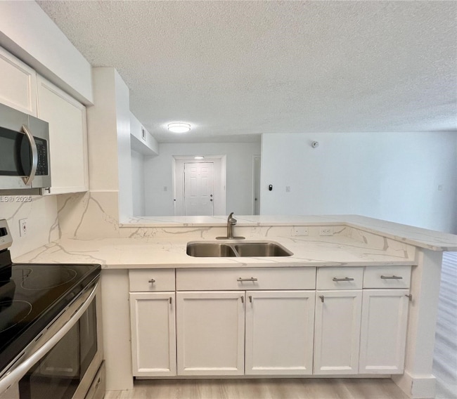 Photo - 650 S Park Rd Apartment