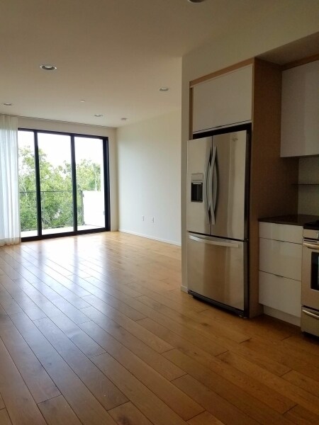 Building Photo - 4044 Redwood Ave