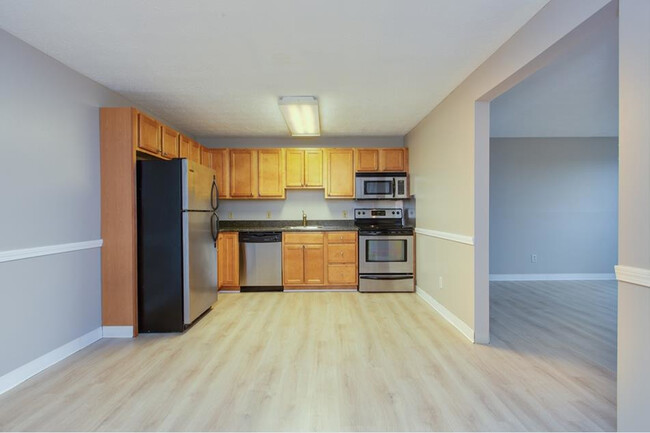Building Photo - 525 Calef Rd - FR