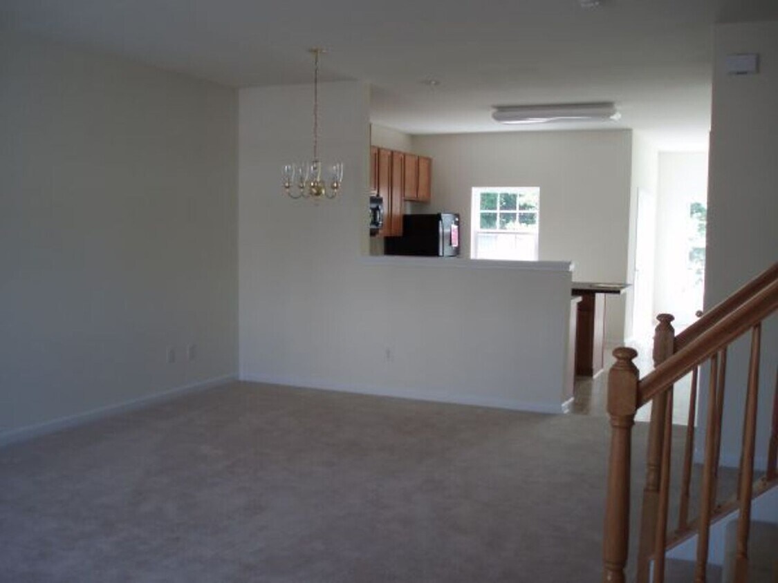 Foto del edificio - Spacious 4 Bedroom Townhome Near NC State!