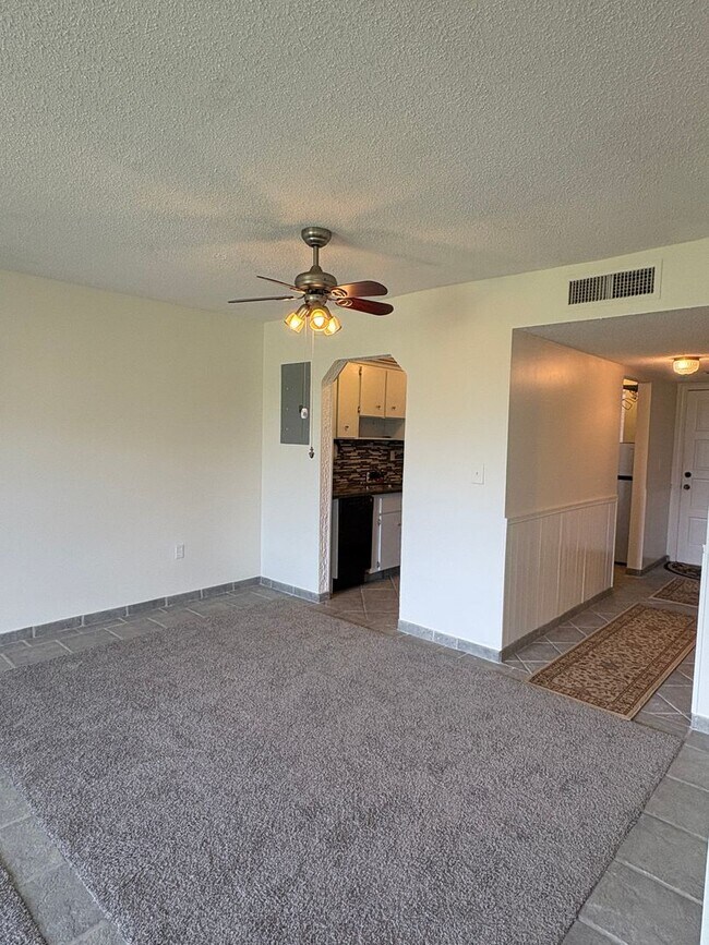 Foto del edificio - (55+) 2/2 Condo in the Peaceful Miles Grant Golf Course Community