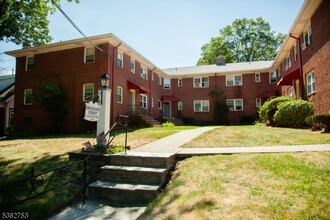 Building Photo - 152 Belleville Ave
