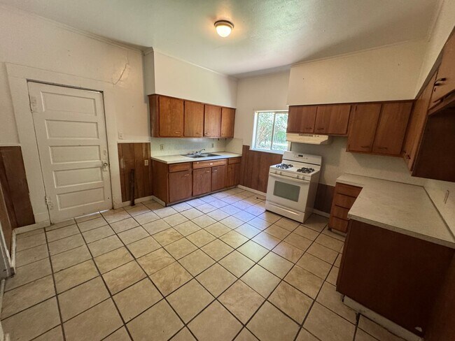 Foto del edificio - Remodeled 2 Bed With Central Air