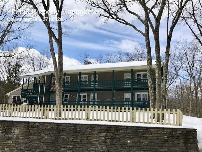 Building Photo - 59 Maple St