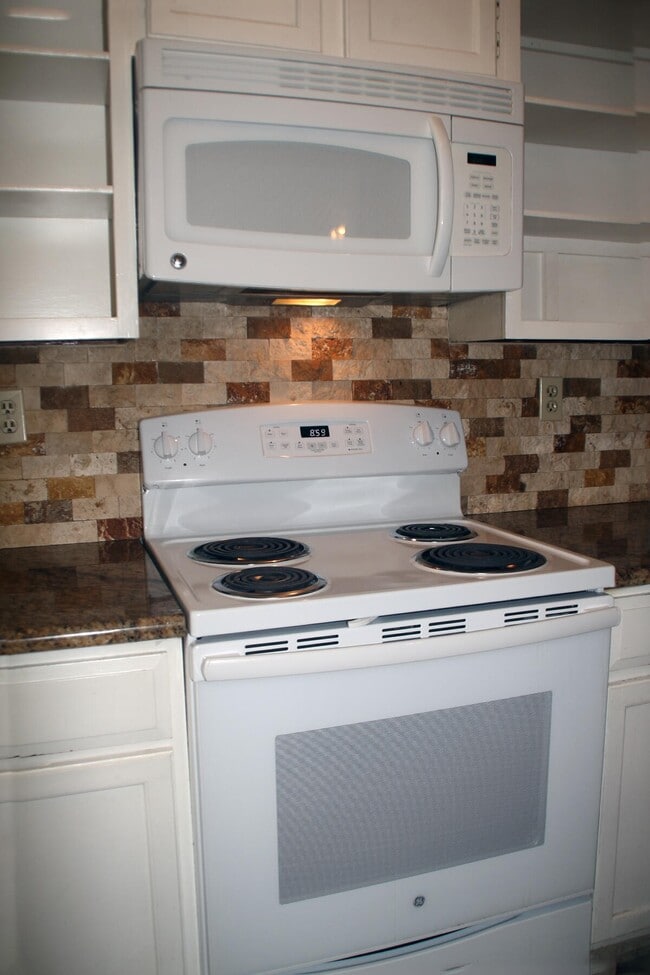 Building Photo - 3500 Tangle Brush Dr
