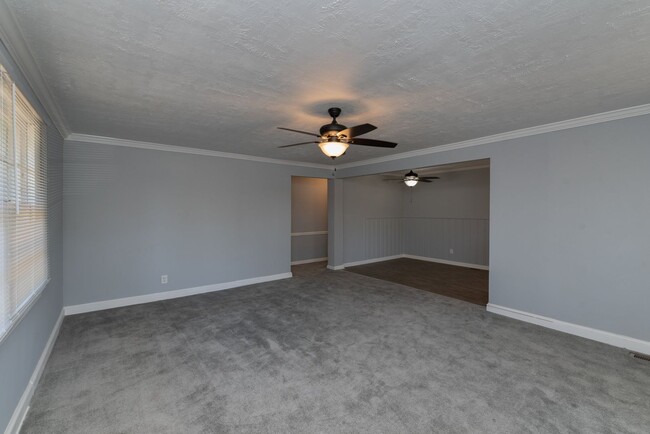 Building Photo - $1,250 - 3 bed/1 bath single-family home f...