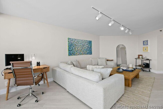 Foto del edificio - 3560 S Ocean Blvd