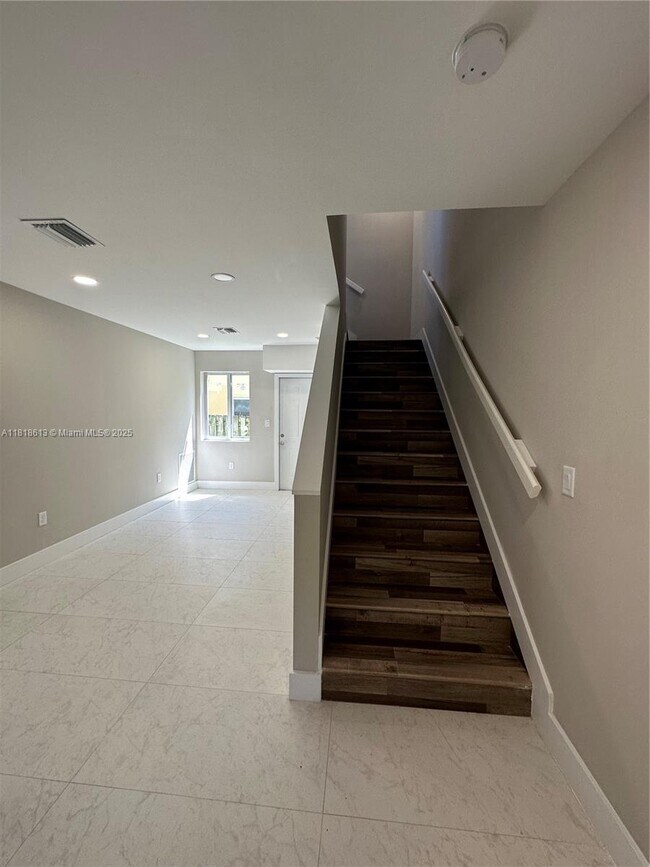 Foto del edificio - 730 NW 2nd Ave