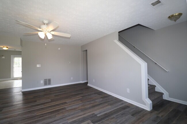 Foto del edificio - 215 Elkchester Cir
