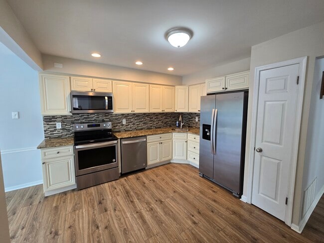 Building Photo - 1722 McNelis Dr
