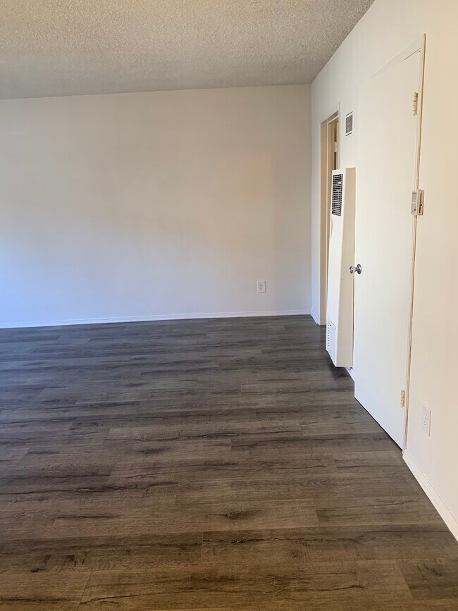 Foto del edificio - 8200 Owensmouth Ave