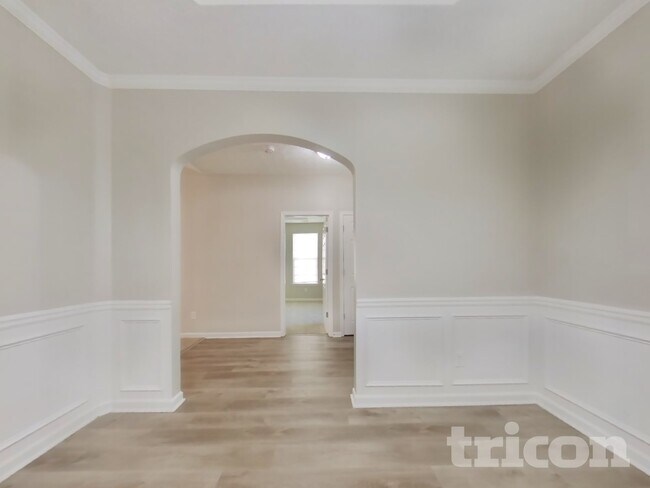 Foto del edificio - 5746 Lakeside Dr