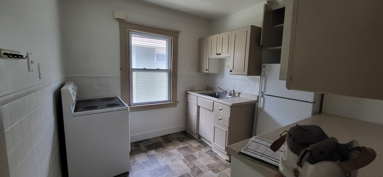 Primary Photo - 281 Crestwood Ave