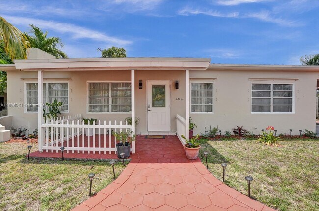 Foto del edificio - 6840 SW 26th Ct