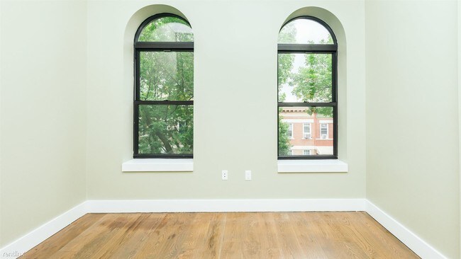 Foto del edificio - 1381 Madison St