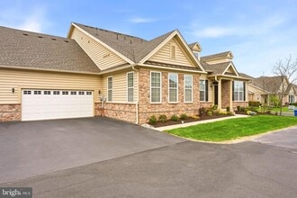 Building Photo - 1190 Webb Dr