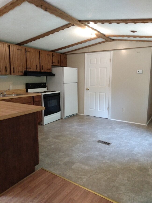 Foto del edificio - 2022 Redd Shop Rd