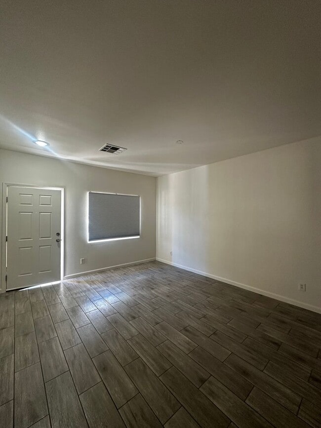 Building Photo - 3 Bedroom Home in the SW!