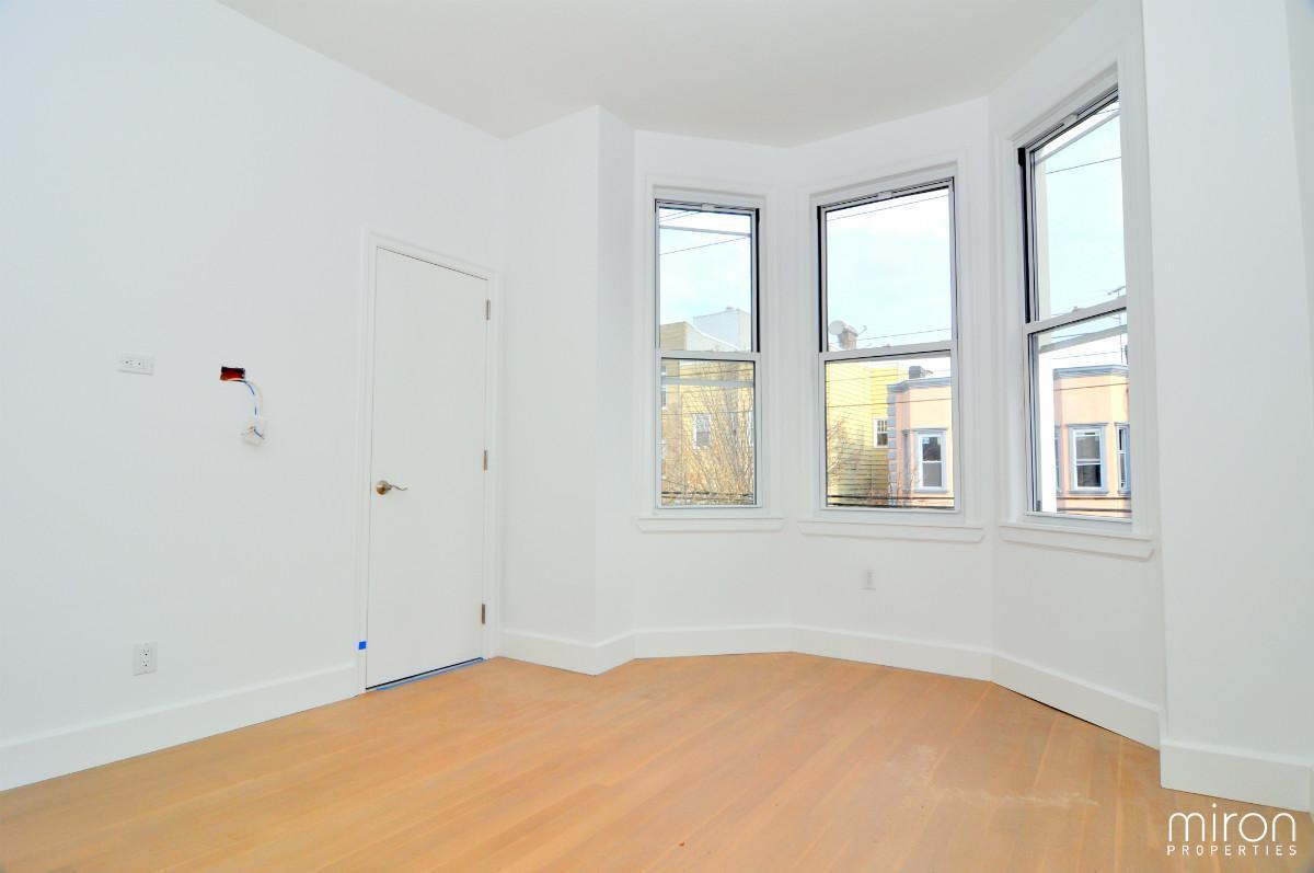 Primary Photo - 23 Hausman St
