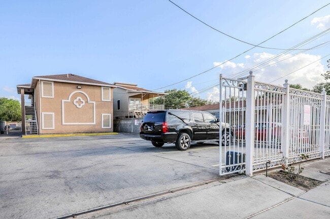 Building Photo - 205 W San Carlos St