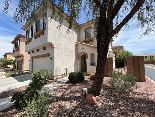 Building Photo - SPACIOUS, NEWER 3 BEDROOM HOME IN SOUTHWEST