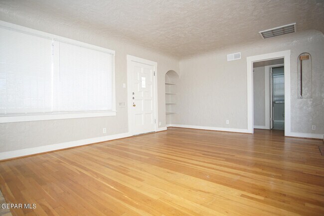Foto del edificio - 4424 Cambridge Ave