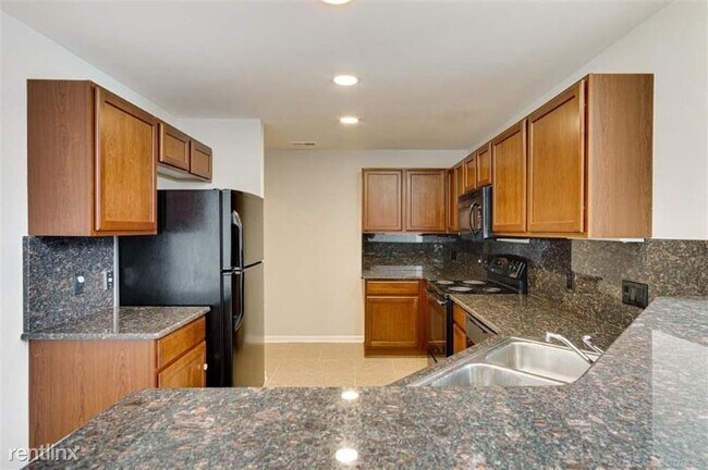 Building Photo - 8387 Towne Center Cir