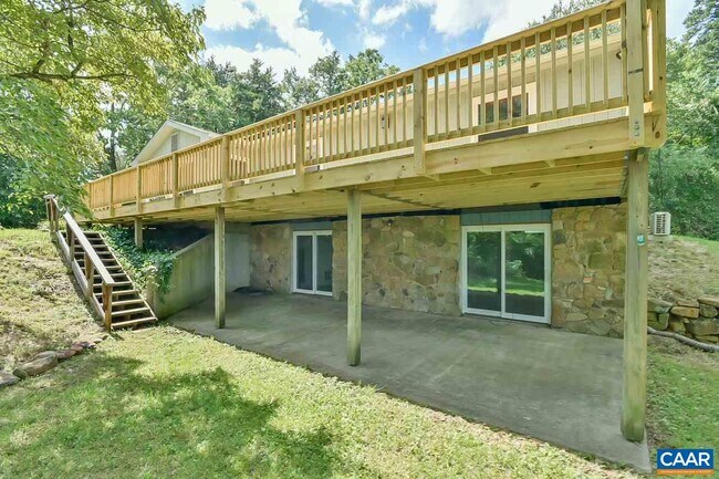 Building Photo - 1127 Round Hill Dr