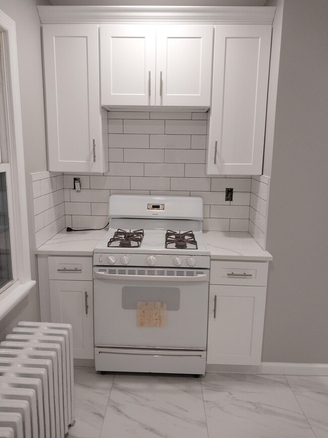 brand new oven - 137 Chestnut Ave