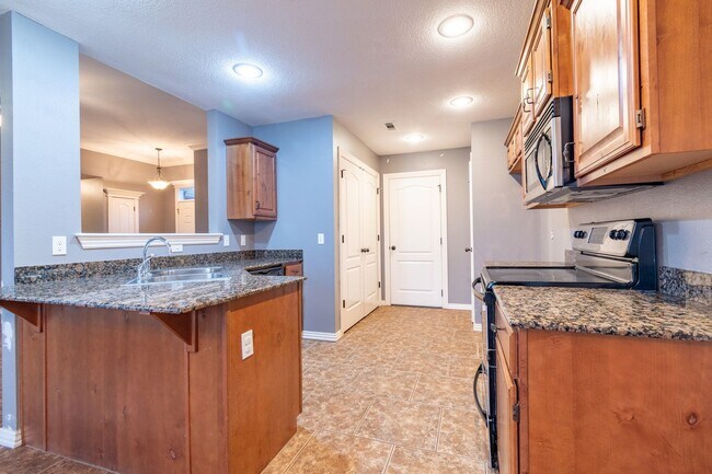 Foto del edificio - 4 Bedroom Brick home in Central Fayetteville!