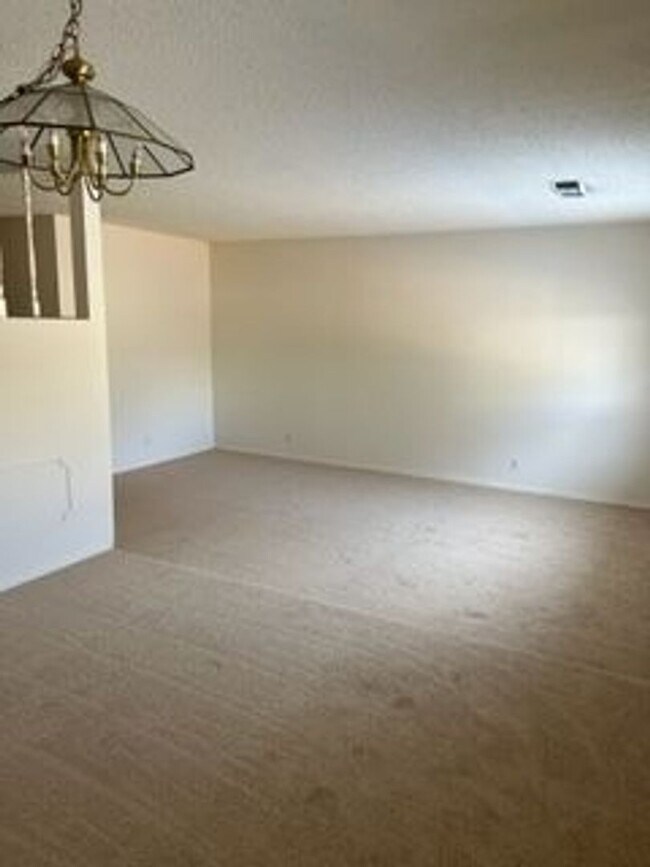 Building Photo - 11317 Baja Dr NE