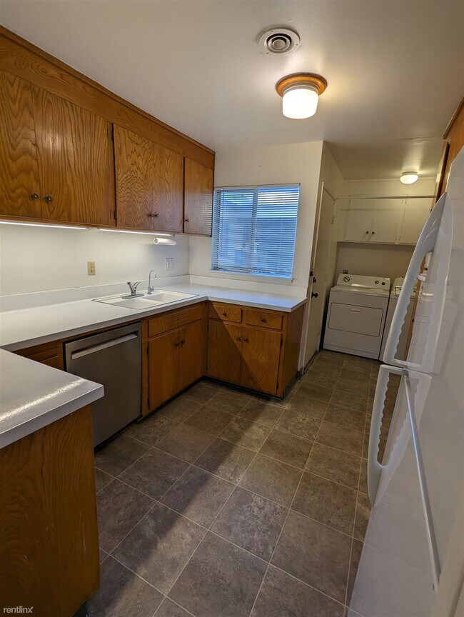 Building Photo - 2 br, 1 bath Duplex - 2910 Rosemary Lane