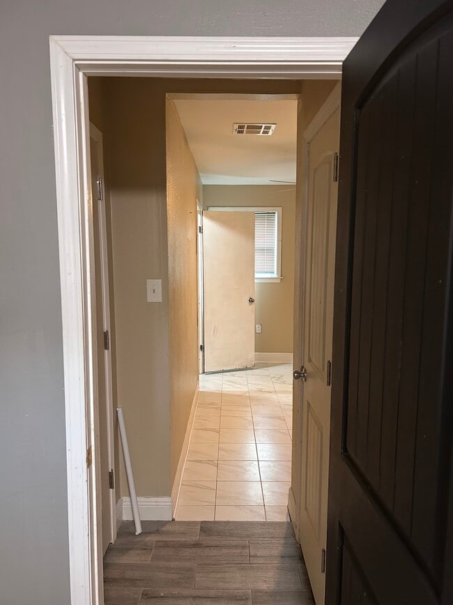 Building Photo - 2800 Dolores Dr