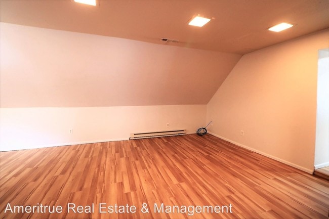Building Photo - 311 E 200 N