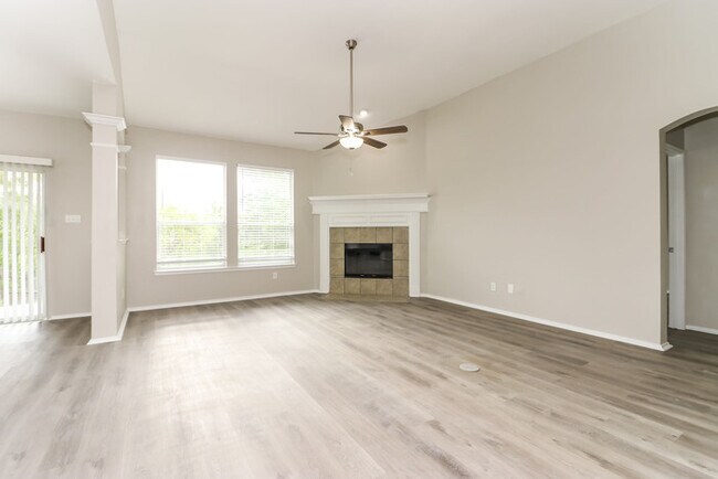 Building Photo - 2625 Gardendale Dr